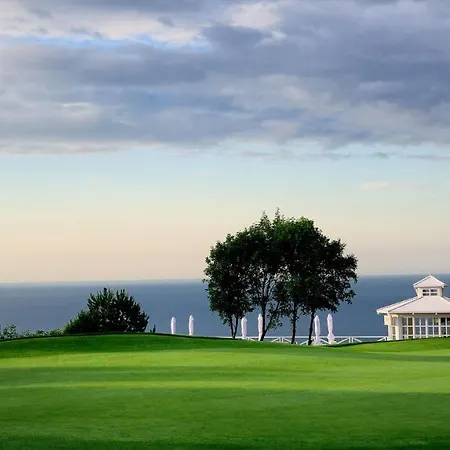 - Lighthouse Golf & Resort5* * Balchik